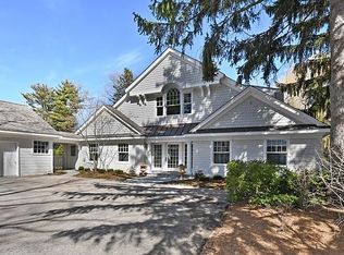 525 Golf Ln, Lake Forest, IL 60045