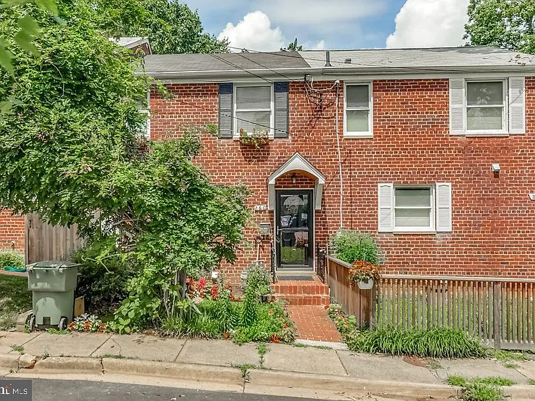 260 Burgess Ave — Photo 2