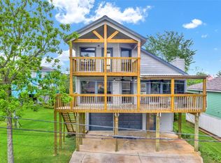 415 Narcissus Rd, Clear Lake Shores, TX 77565