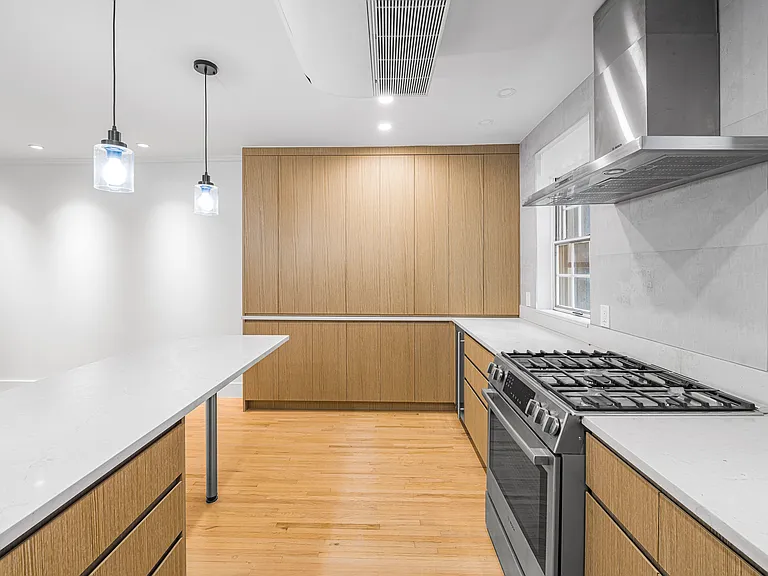 19 1st Ave #3 — Photo 8