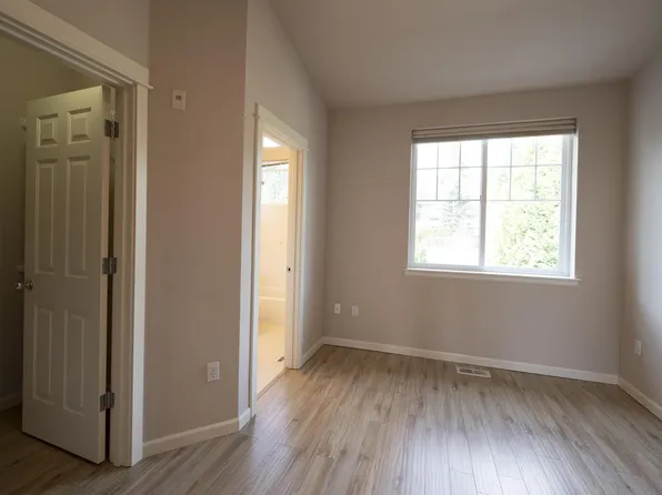 1990 132nd Ave SE APT 32, Bellevue, WA 98005