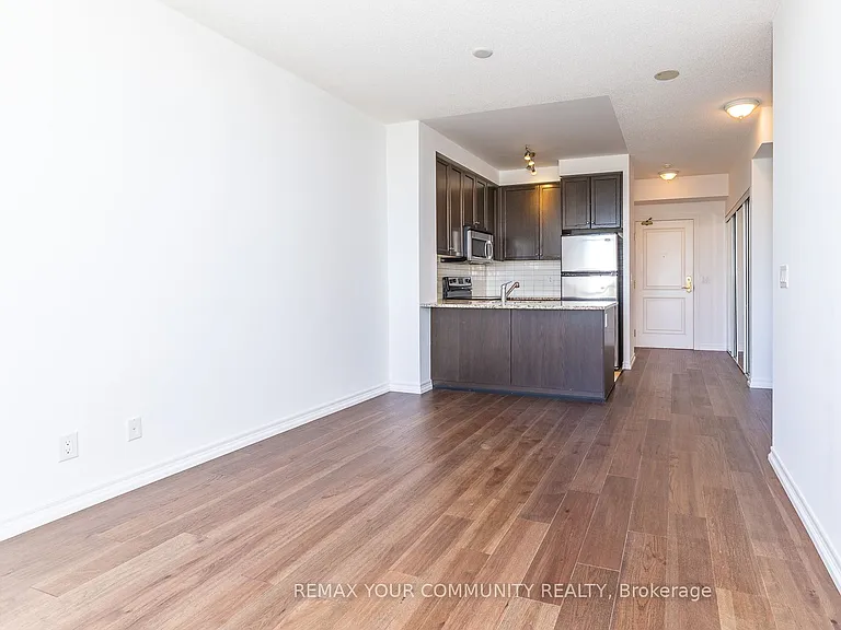 9245 Jane St #514 — Photo 35