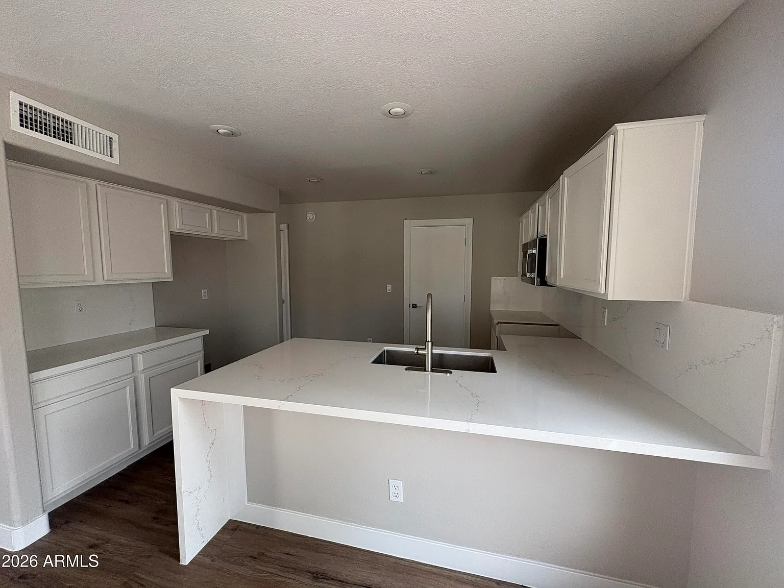 3 bed, 2.5 bath, 1609 sqft, $2,300 — Photo 3