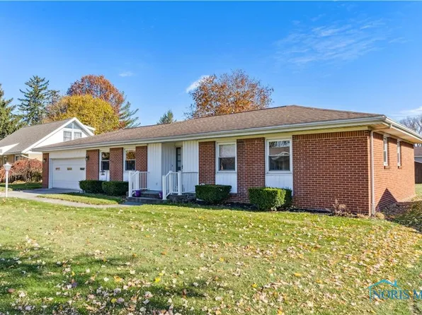 741 Angela Dr N, Fostoria, OH 44830