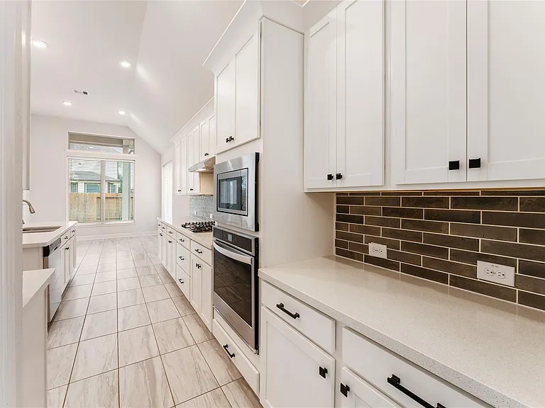7623 Water Glen Ln — Photo 12