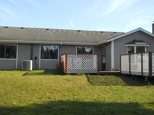 3 bed, 1400 sqft, $2,200 — Photo 2