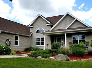 8157 Mockingbird Ln, Eaton Rapids, MI 48827