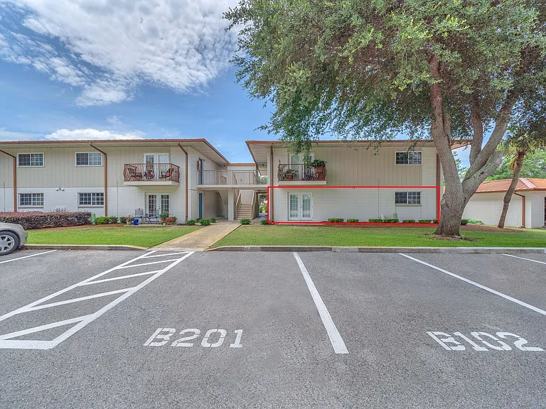 2100 W Beach Dr #A101 — Photo 2