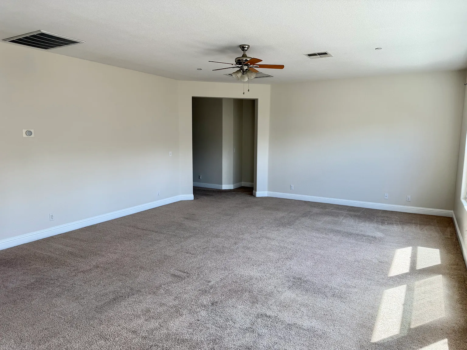 3 bed, 1133 sqft, $2,495 — Photo 4