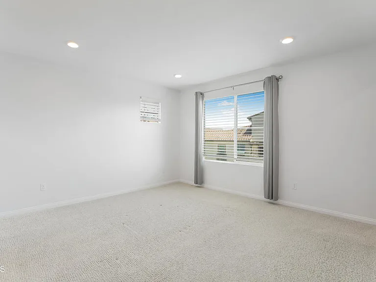 667 Pedro St — Photo 31