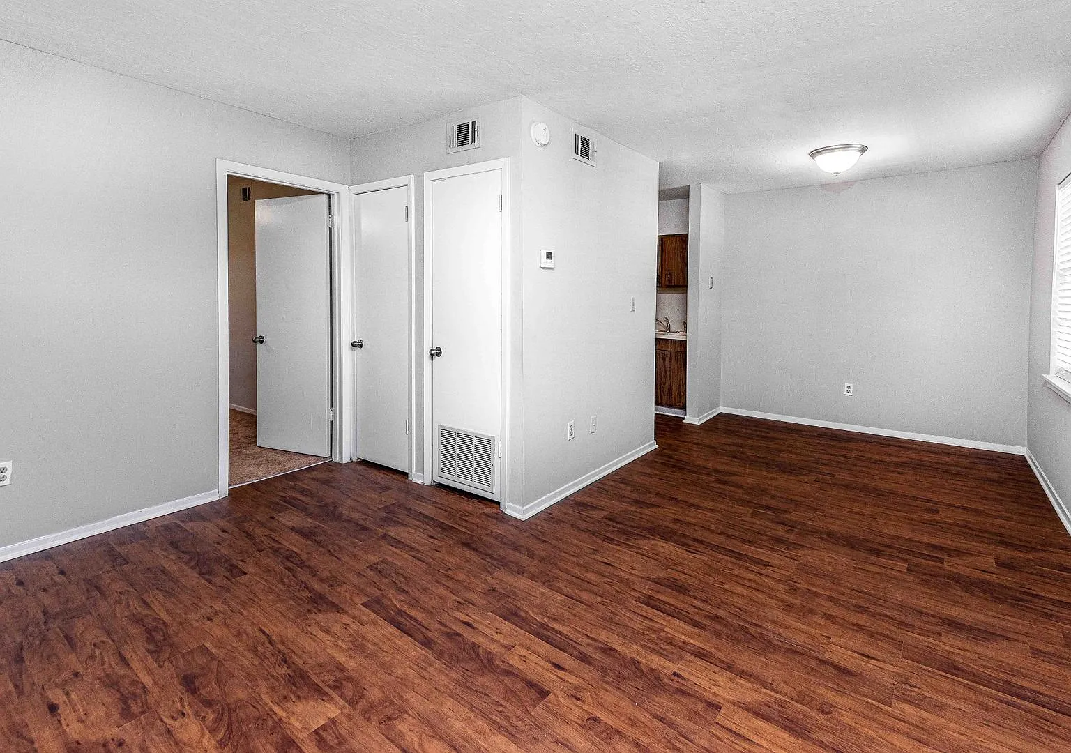Ashwood Apartment Homes — Photo 4
