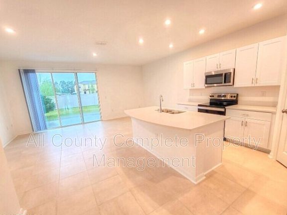 5th image of 276 Anthony Dr
