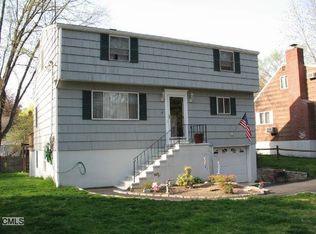 4 Teakettle Pl, Norwalk, CT 06850