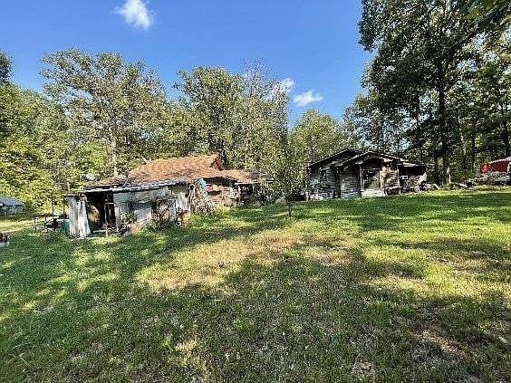 2nd image of 220 Pinewood Rd