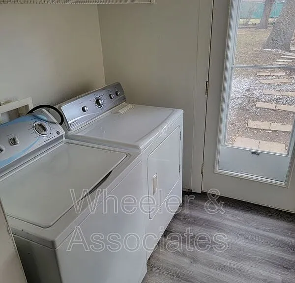 1415 23rd St — Photo 13