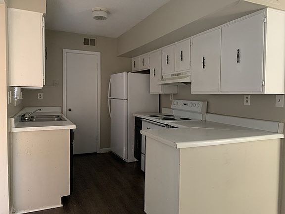 3rd image of 4730 Queens Lace Ct