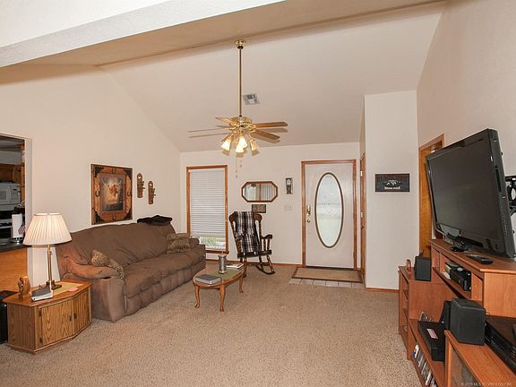 4th image of 1204 SE 15th St