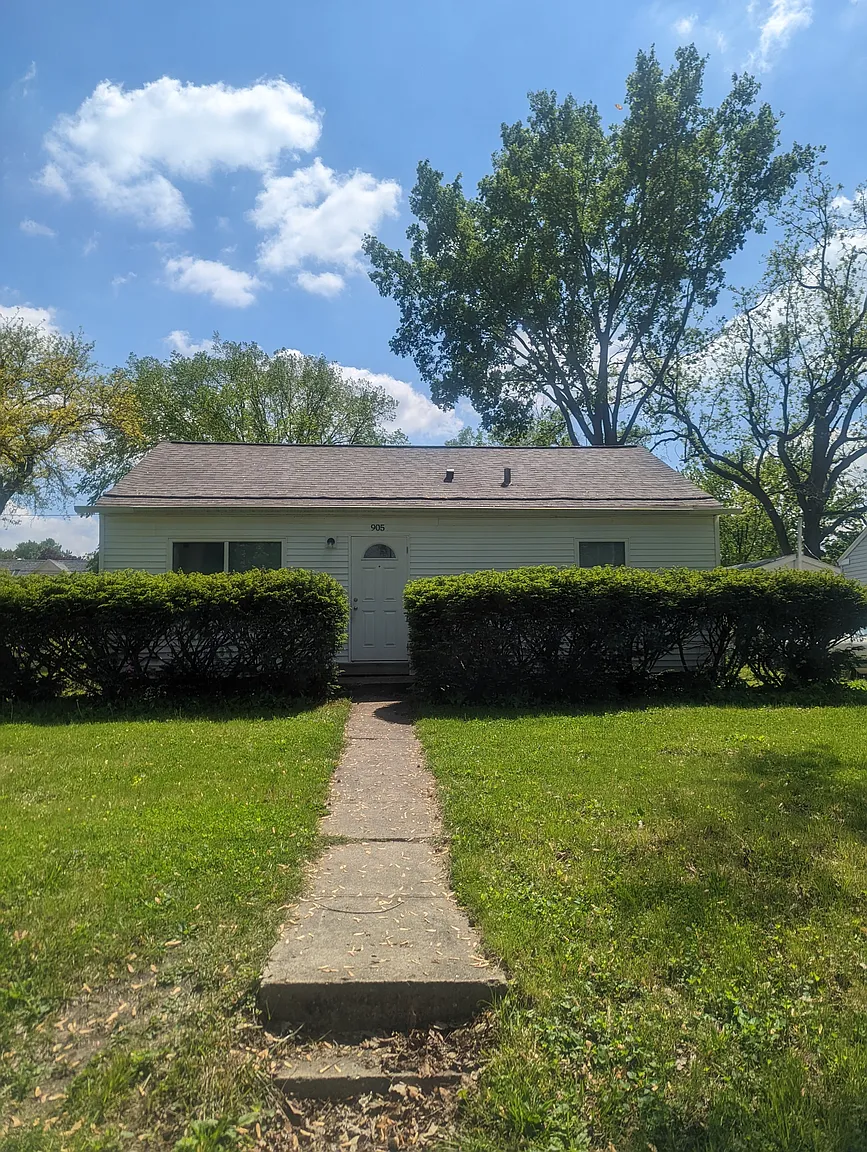 905 W Columbia Ave photo 1