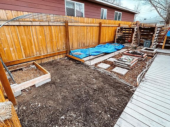 4th image of 209 3rd Ave N