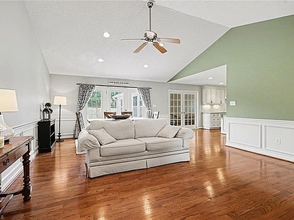 5th image of 251 Carriage Trace Ln