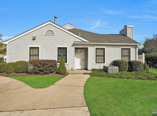 37 Krinsky Ct, Mahwah, NJ 07430