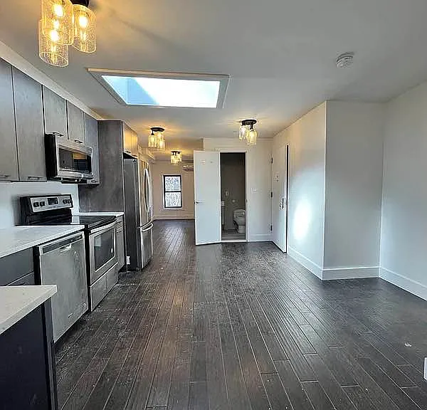 803 Quincy St #3 — Photo 1