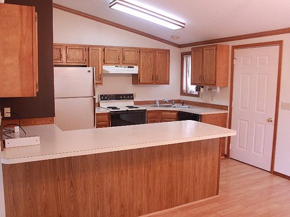 3rd image of 4699 Foxcroft Dr