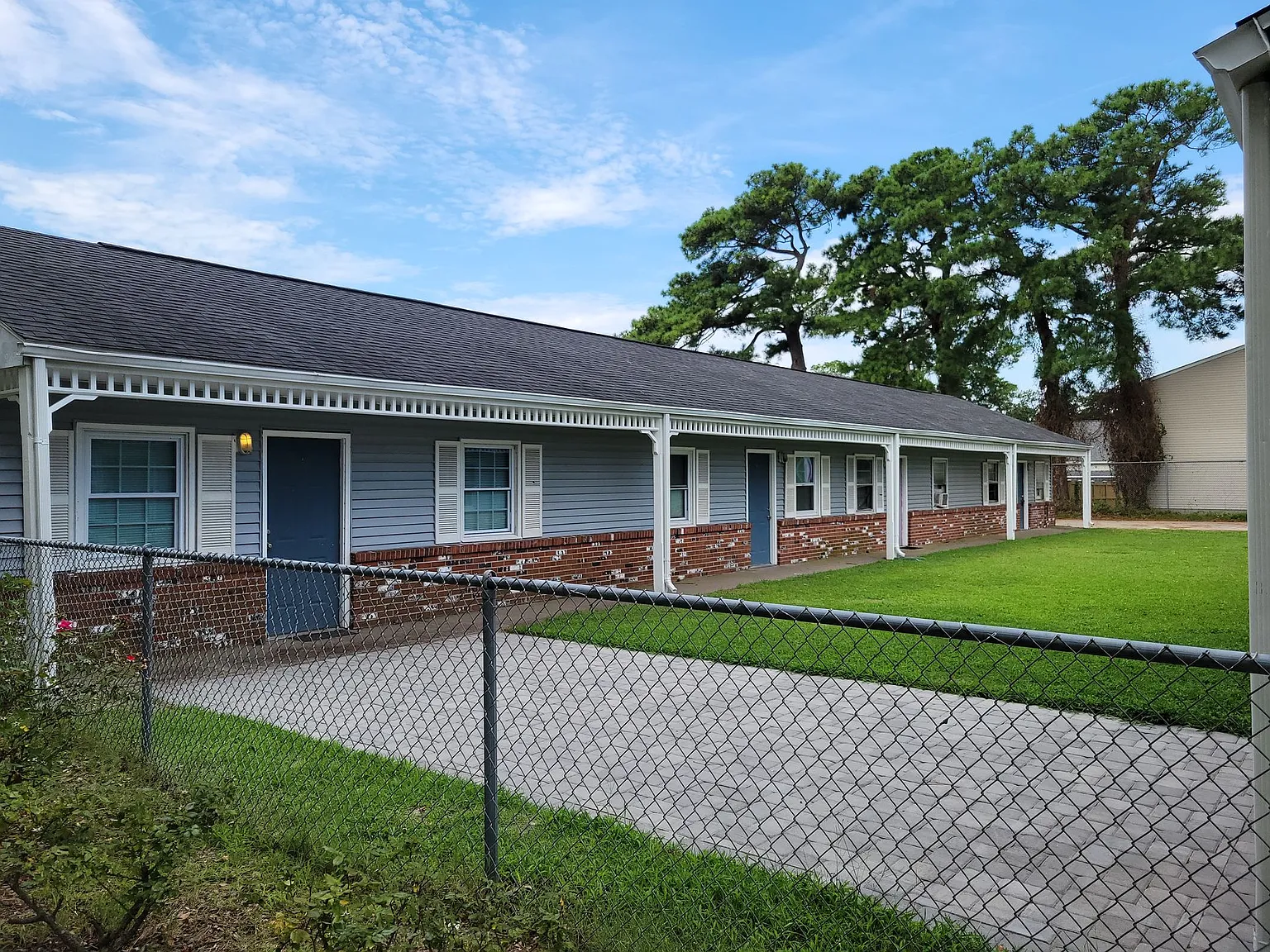 East Beach Apartments — Photo 4