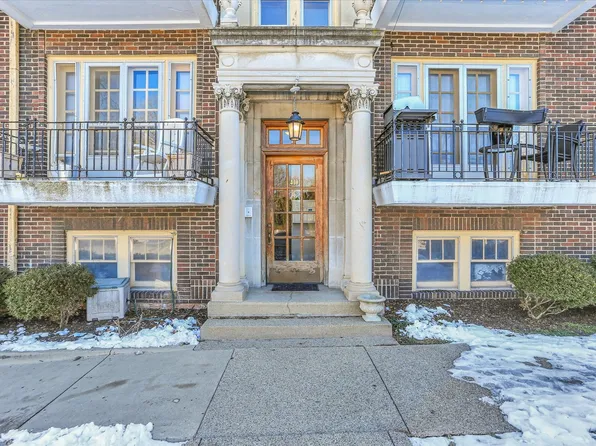 410 N Prairie St APT 7, Champaign, IL 61820