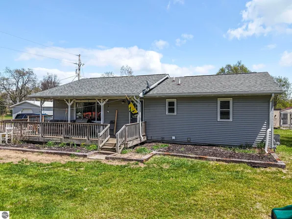 3821 S 39th Rd, Cadillac, MI 49601