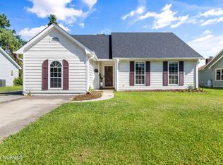 2604 Idlebrook Cir, Midway Park, NC 28544