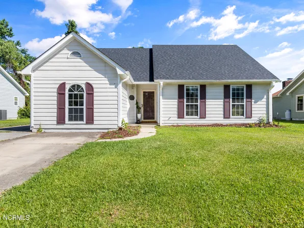 2604 Idlebrook Circle, Midway Park, NC 28544