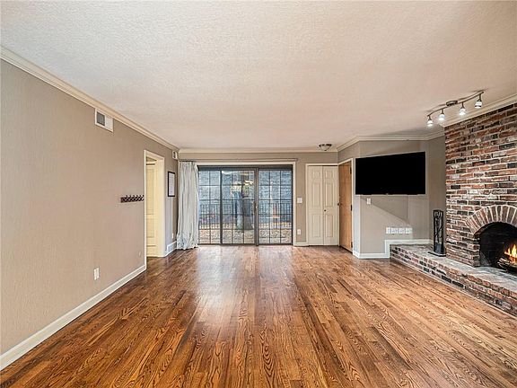 3rd image of 114 E 41st St APT 2