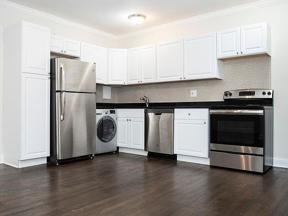 3rd image of 3342 N Marshfield Ave #209