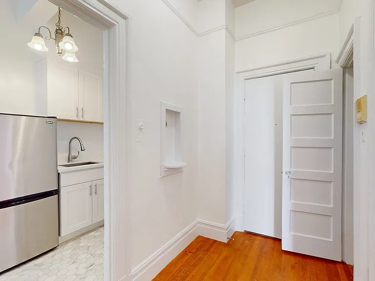 3097 Washington St #14 — Photo 4