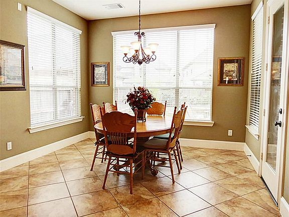 5th image of 25511 Greenwell Springs Ln