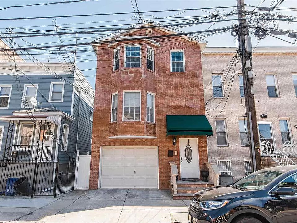 1st image of 144 Webster Ave #1