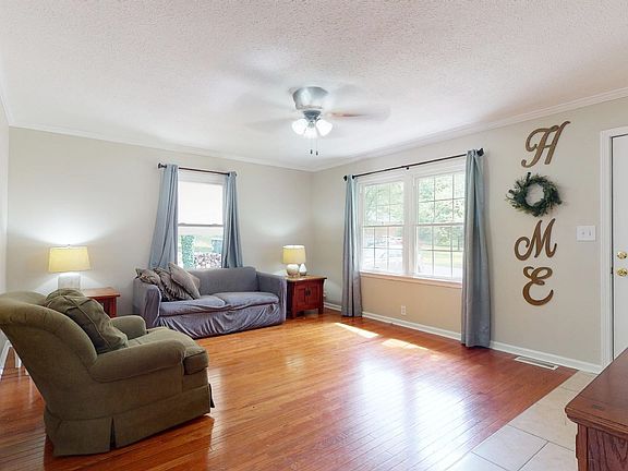 4th image of 707 Rose Dr
