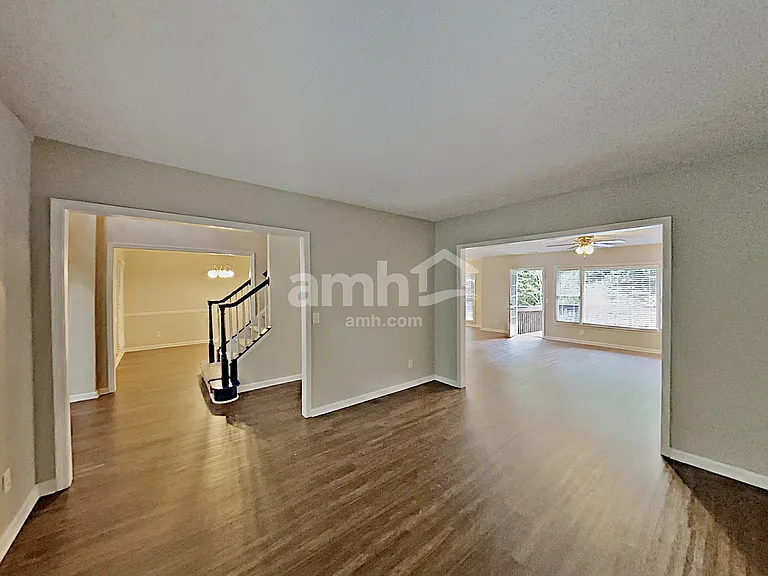 375 Saybrooke Xing — Photo 7