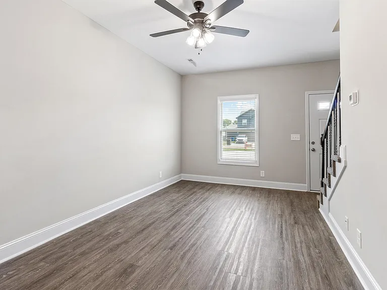 215 Notgrass Rd #2-L — Photo 4