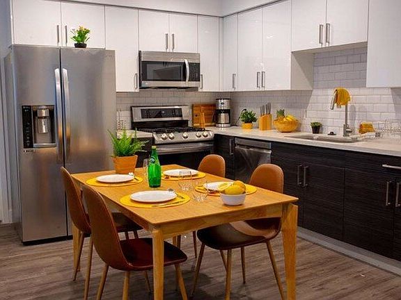 4th image of 4233 McLaughlin Ave #1B
