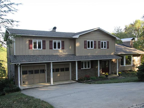 2nd image of 913 Southview Pl NE