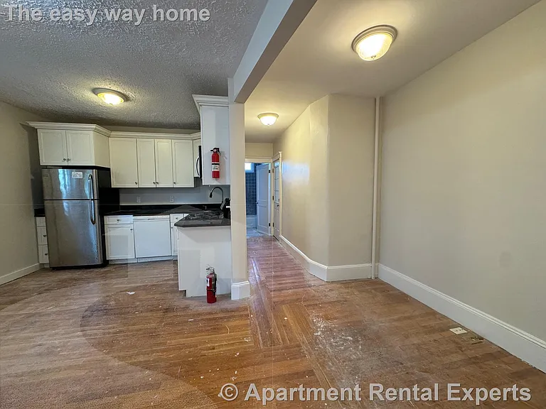 23 Lowell St — Photo 2