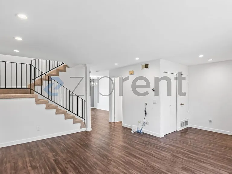 11030 Firethorne Dr — Photo 8