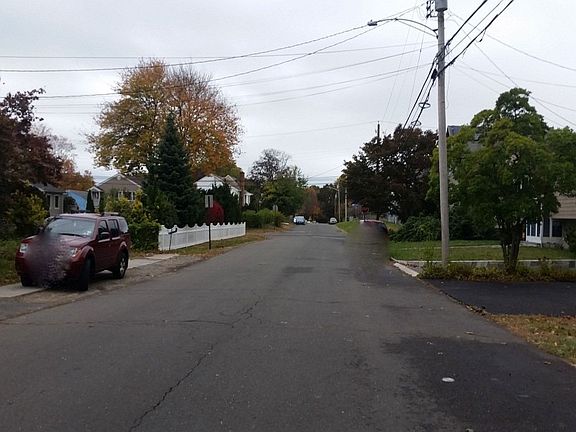 4th image of 270 Greenwood St