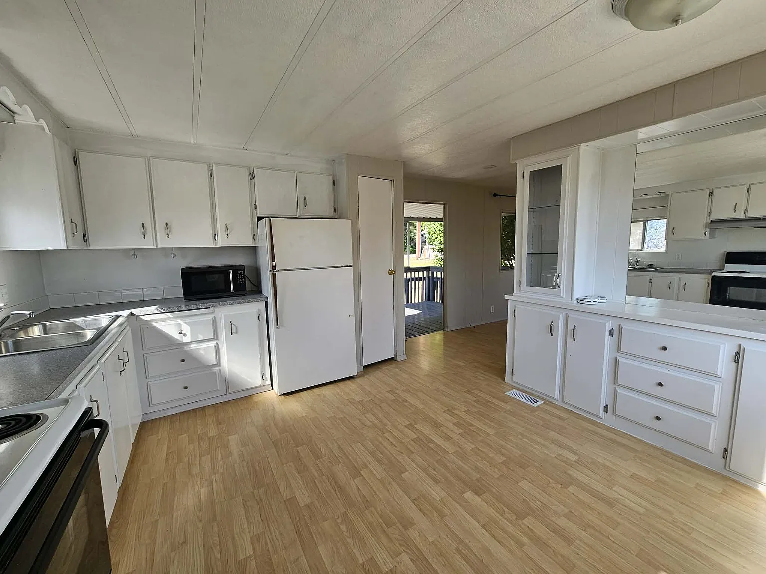 2 bed, 784 sqft, $1,850 — Photo 2