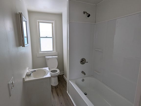 5th image of 690 Garson Ave