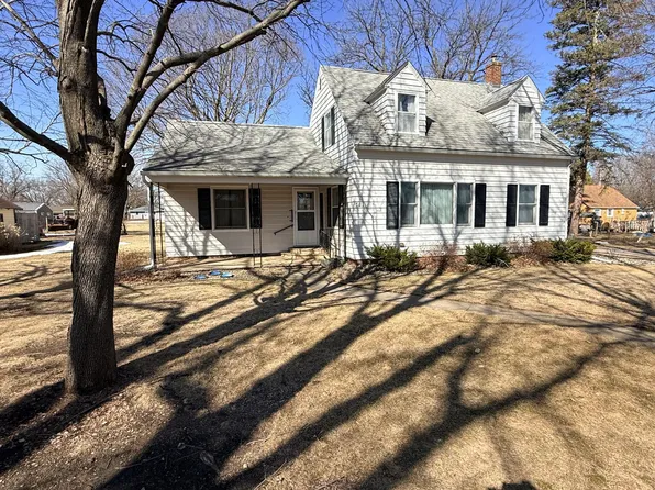 721 7th St, Walnut Grove, MN 56180