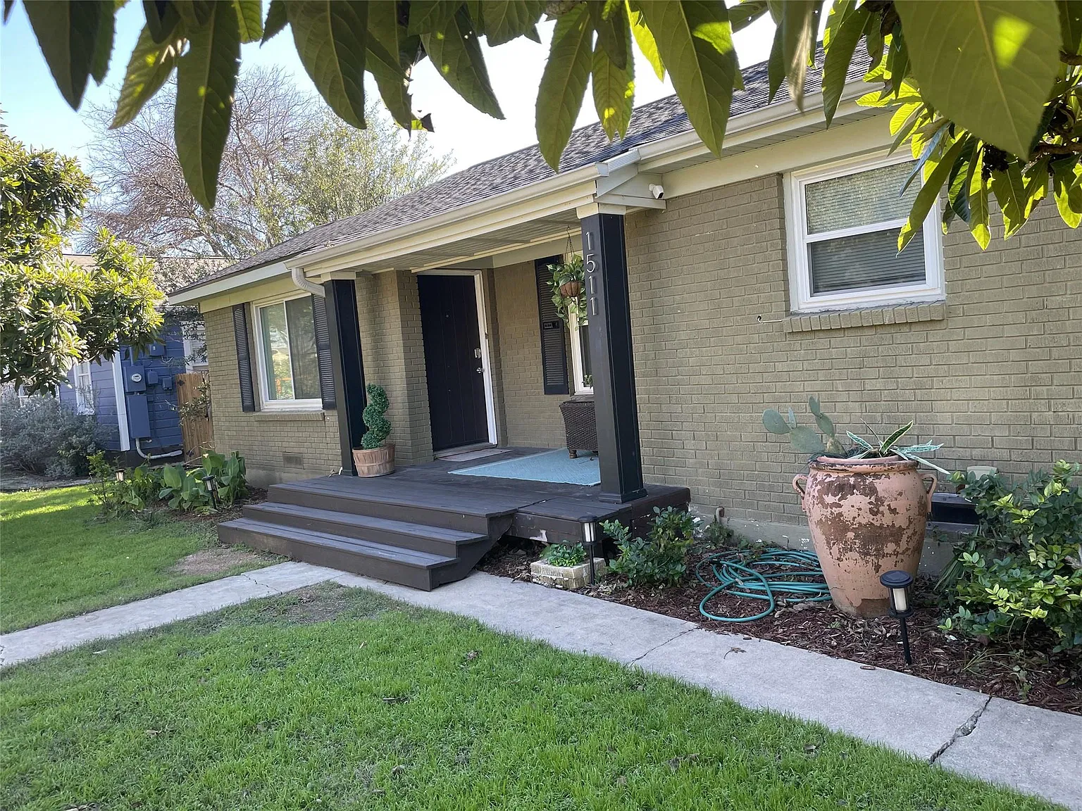 3 bed, 2.0 bath, 1827 sqft, $3,300 — Photo 1