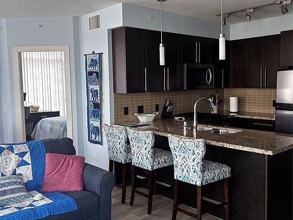 3rd image of 1075 Sunset Dr #1503